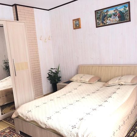 Біля Комори Pilipets Exterior foto